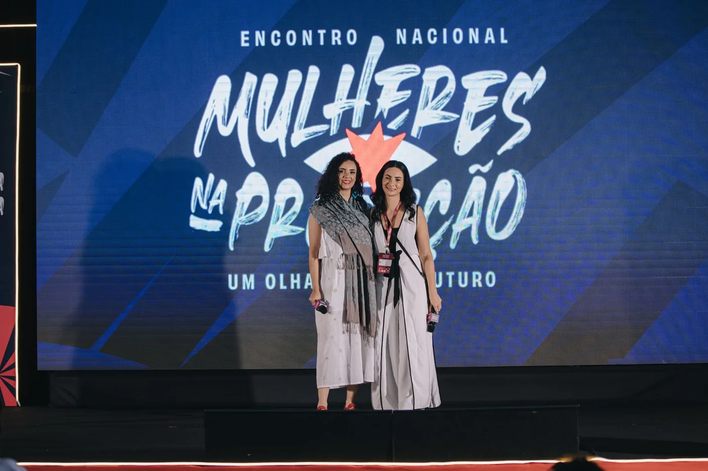 Anfitriãs no palco do II Encontro Nacional Mulheres na Produção